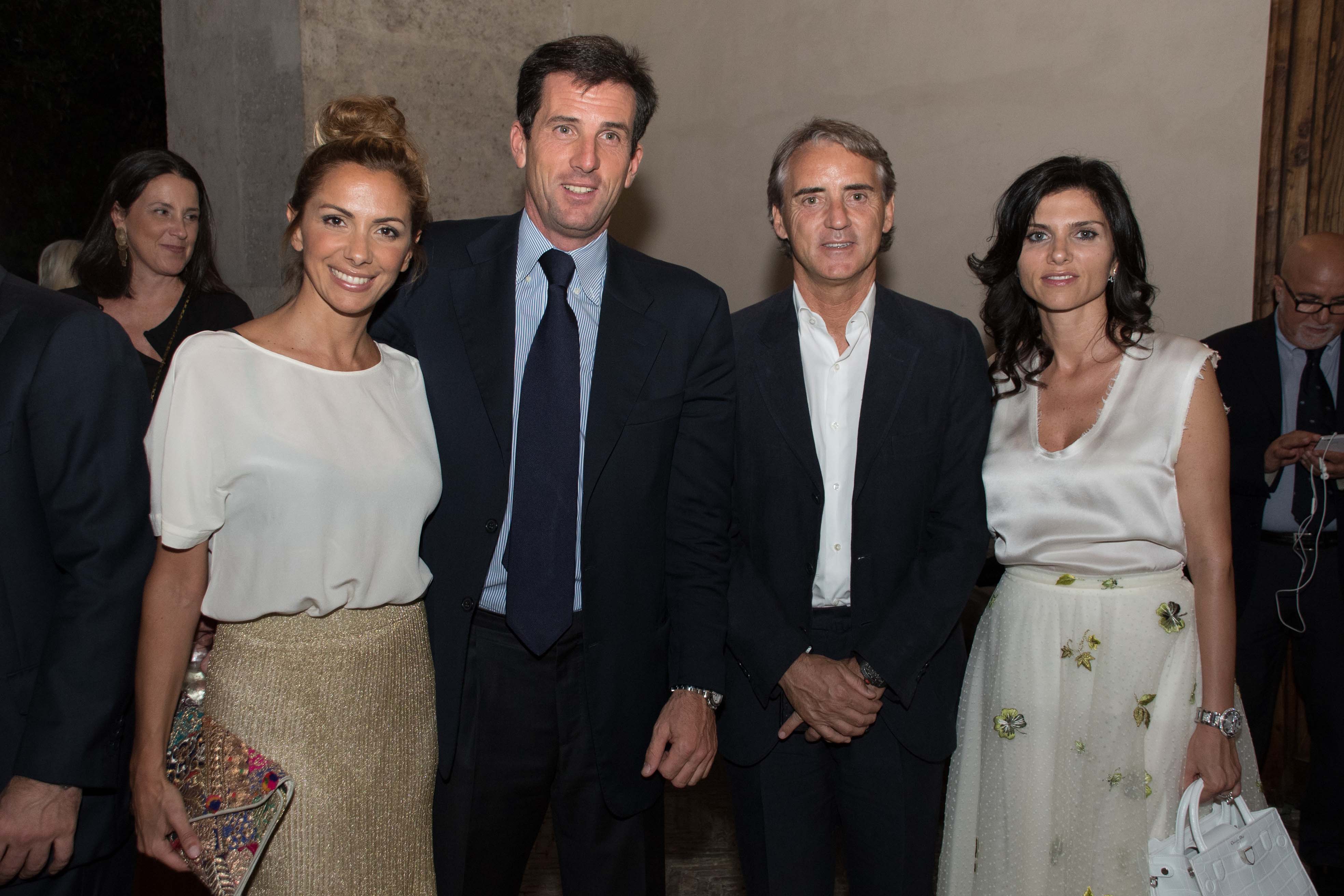 Con l'ex compagno Carlo Longari durante un'occasione mondana, in presenza di Roberto Mancini e consorte / Foto: L'Eco del Litorale