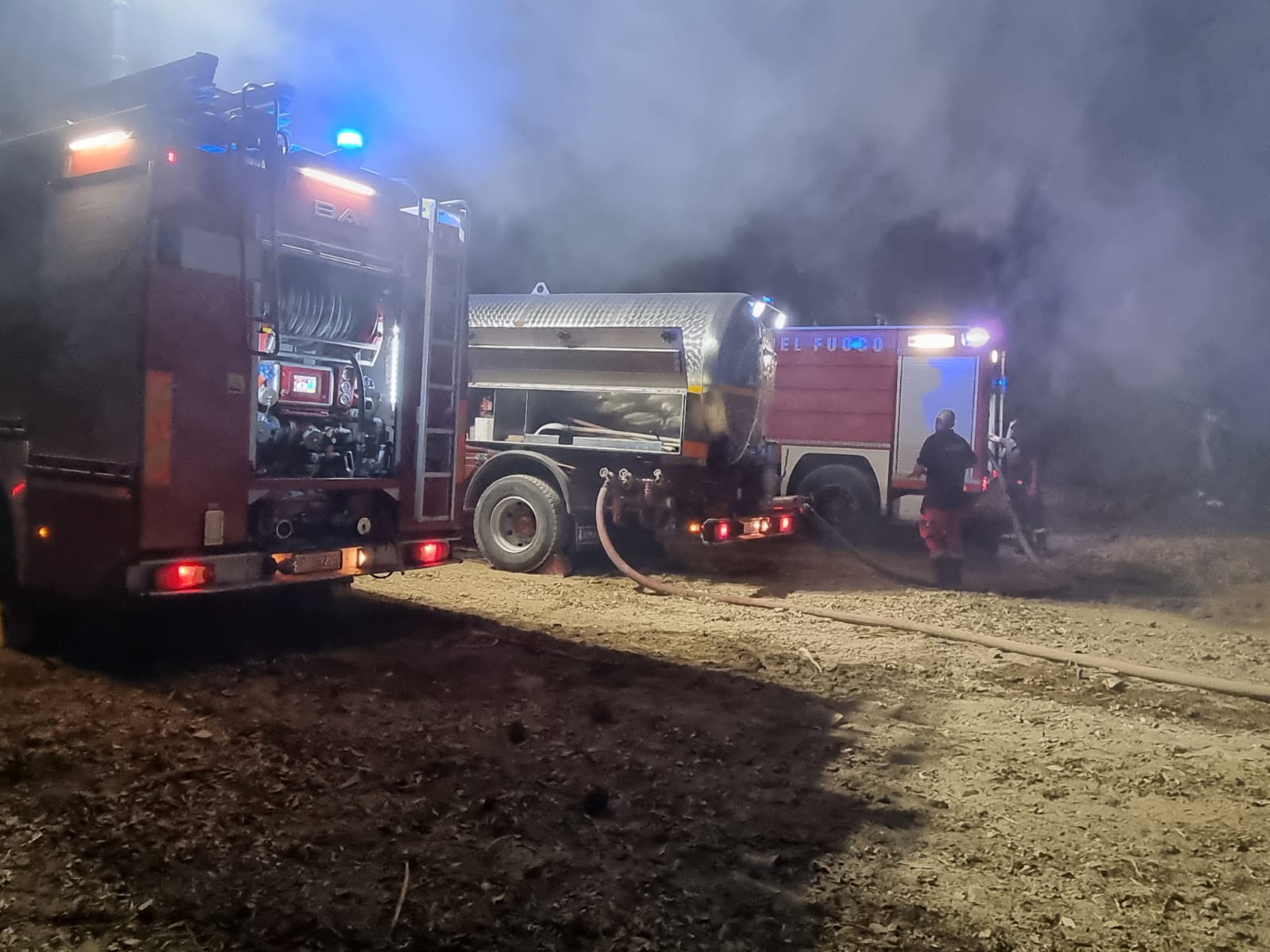 Maxi Incendio in discarica Abusiva