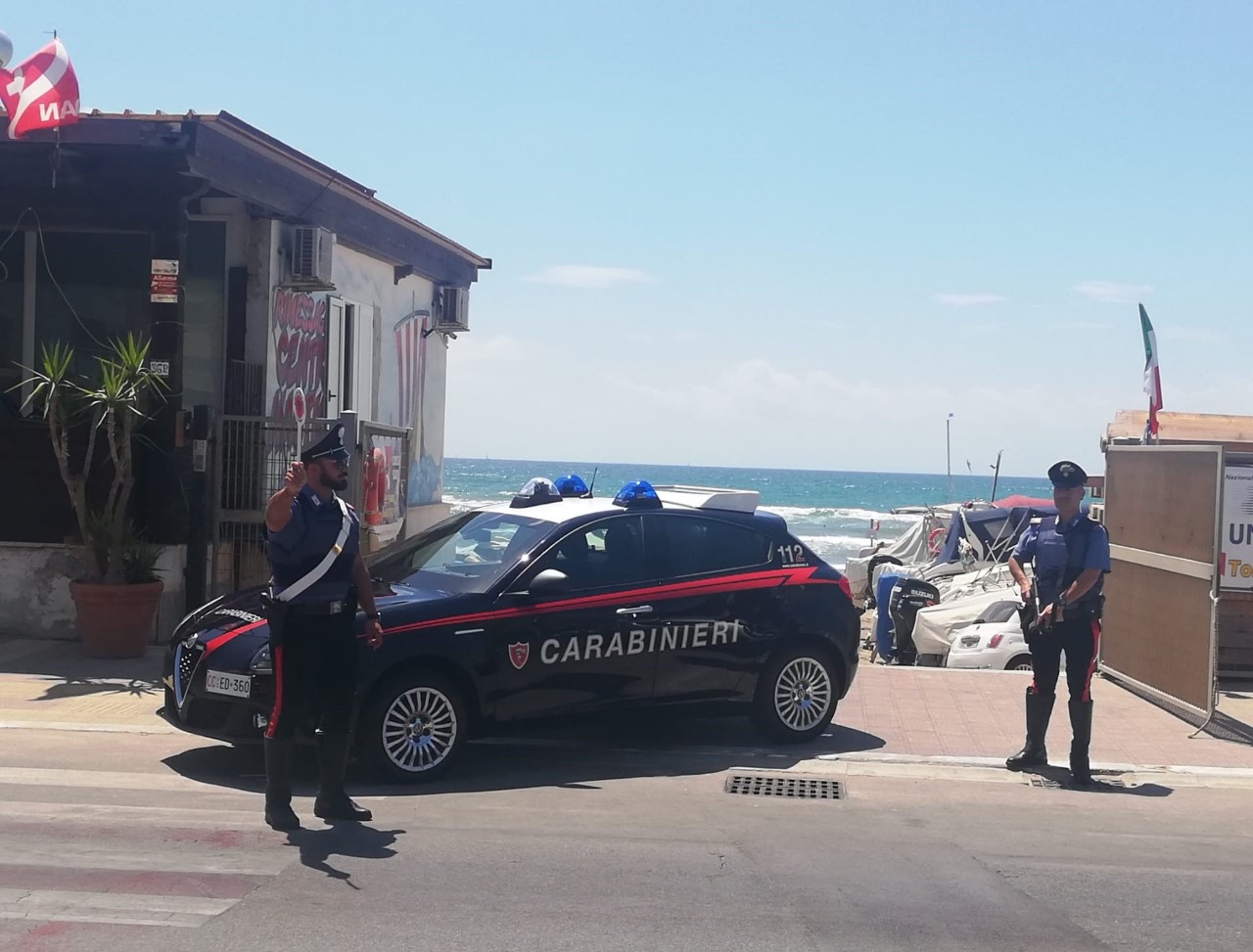 i carabinieri arrestano 2 persone