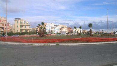 Molesta due minorenni