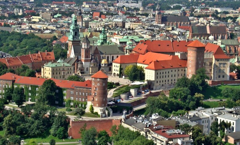 La Polonia continua a costruire muri