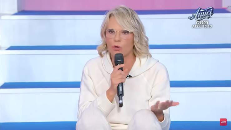 maria de filippi furiosa con corteggiatore