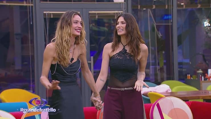 helena prestes e dayane mello mano nella mano al grande fratello