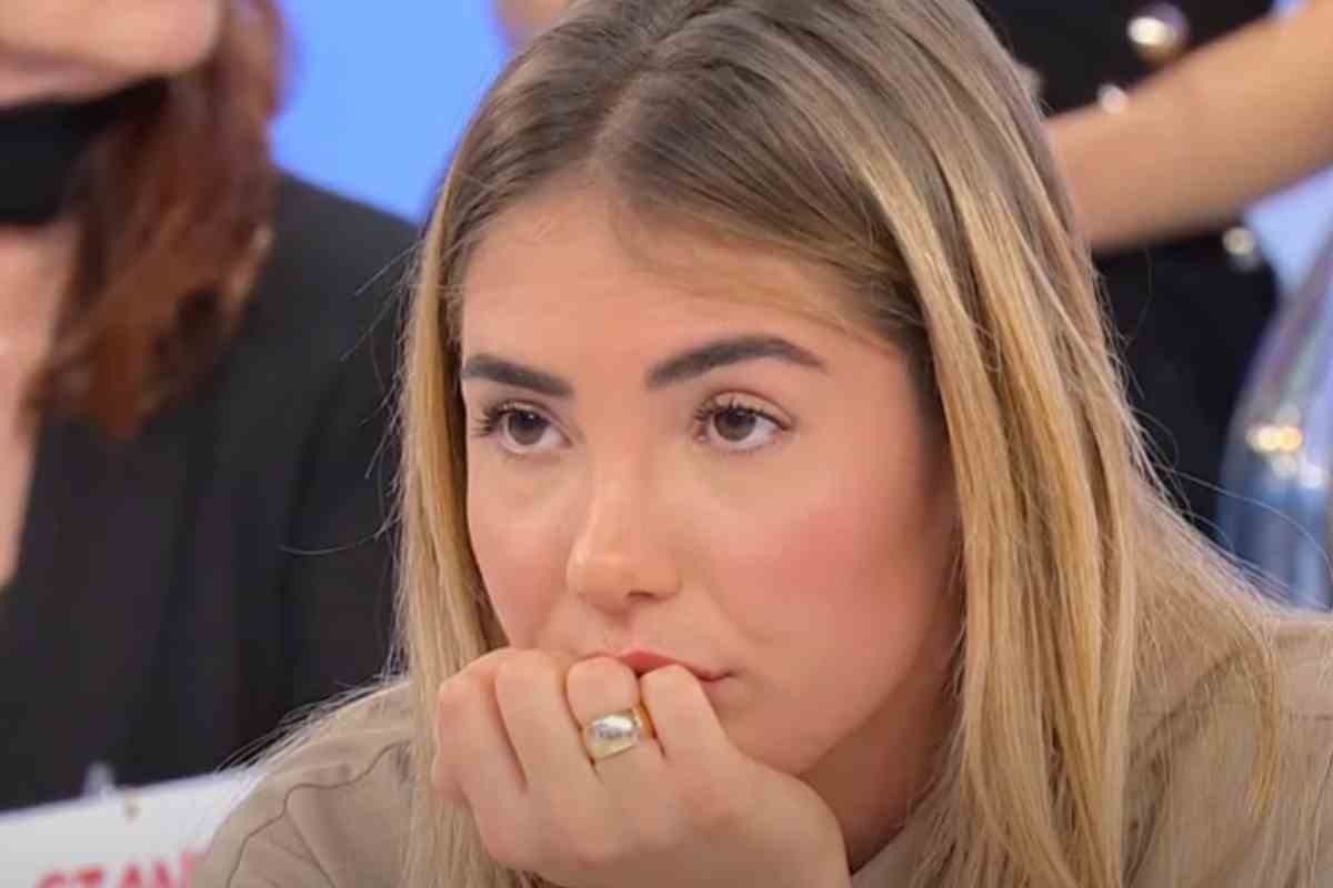 martina bacio trono finito 