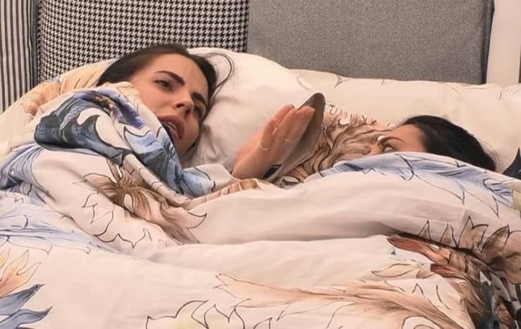 shaila gatta e mariavittoria minguetti a letto