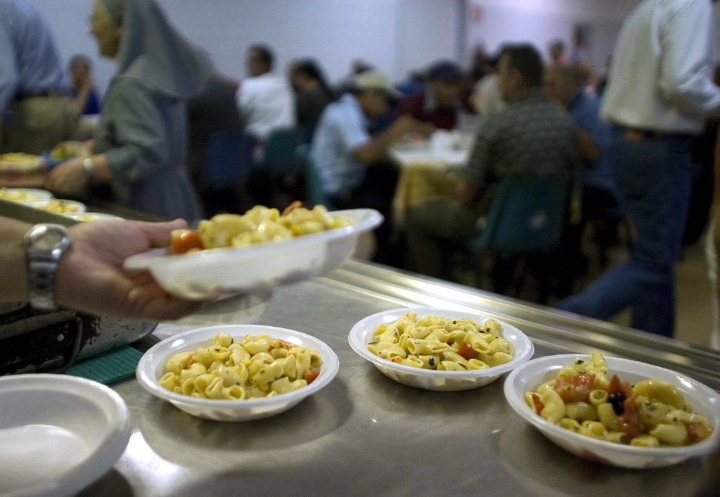 Free meals are served in a "soup kitchen" run by the Sant'Egidio Christian community in Rome September 17, 2008. The euro zone's third largest economy, Italy has been one of its most sluggish performers for more than a decade, and has suffered more than most of its partners from surging oil prices, a strong currency and the international slowdown. Statistics show that Italy is growing older and poorer while the economy underperforms its European peers. To match feature FINANCIAL-ITALY/POOR REUTERS/Tony Gentile (ITALY)